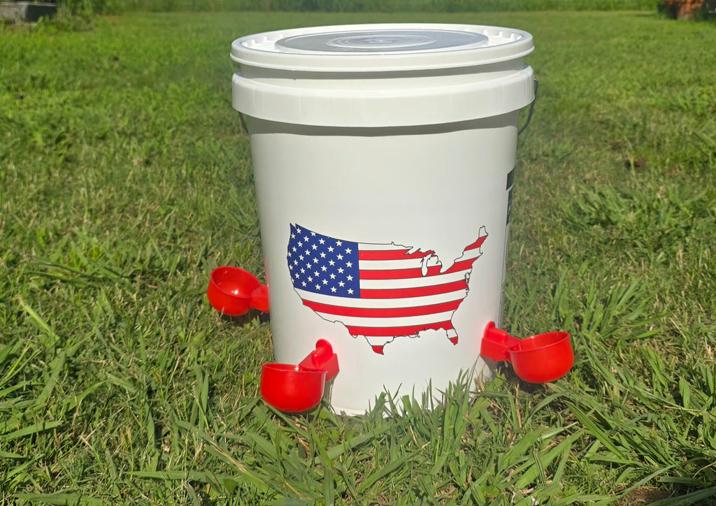 Chicken/Poultry Water Dispenser 5 gallon food-grade bucket w/snap closed lid+4 Red cups